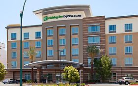 Holiday Inn Express & Suites Anaheim Resort Area Anaheim, Ca 3*